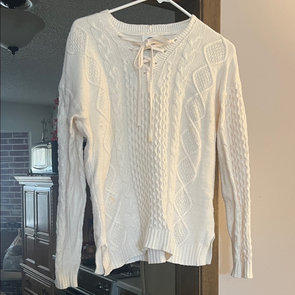 Old Navy Women's Cream Cable Knit V-Neck Sweater